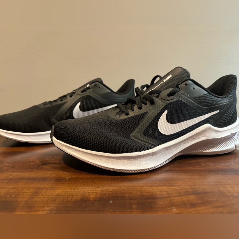 Nike Downshifter 11 Mens Running Shoe Size 10 Gem